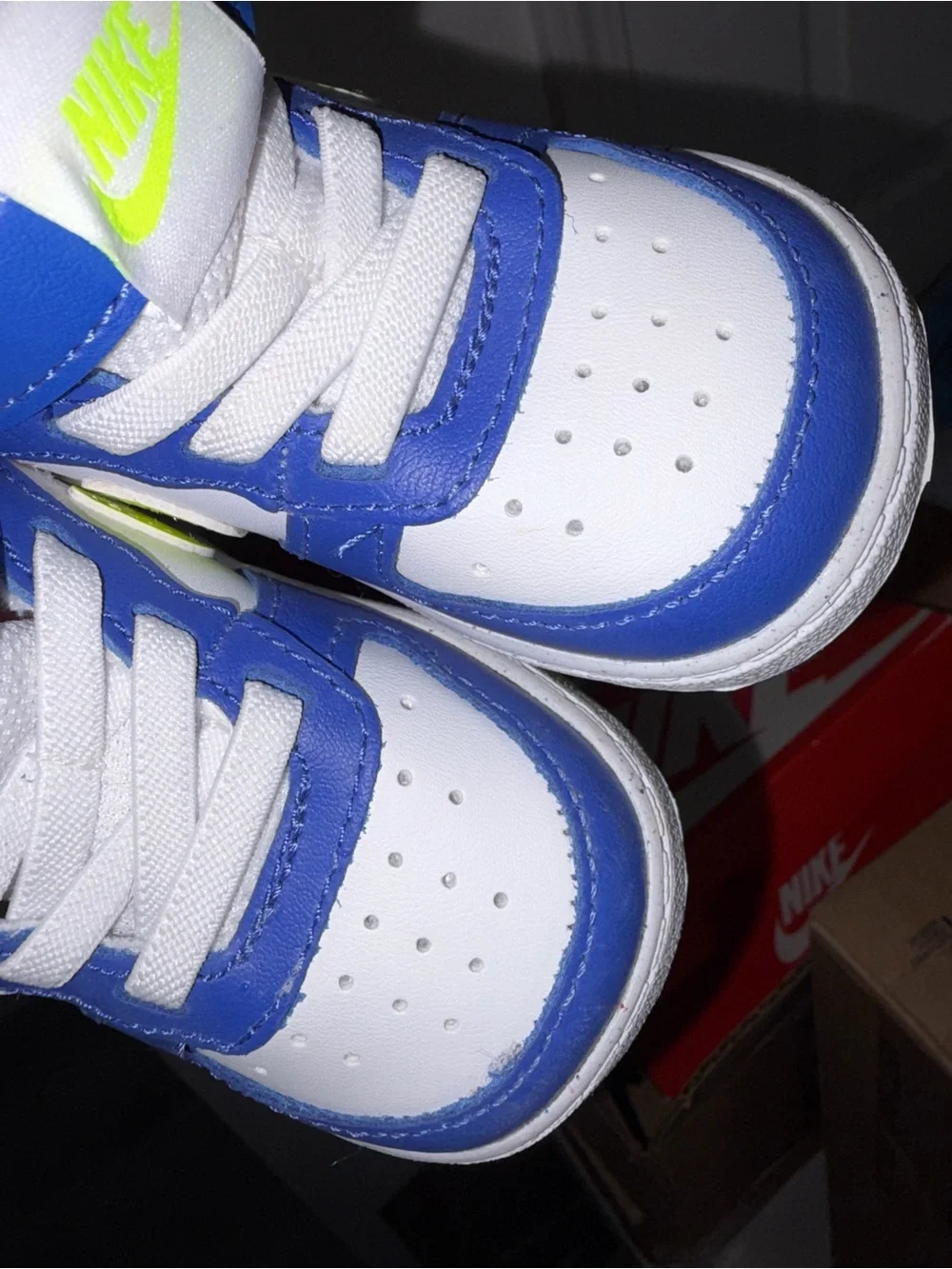 Nike Kids High-Top Sneaker in White, Blue & Neon Yellow